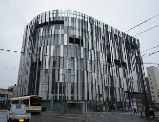 TOYAMAキラリ内1階、地階、7～10階に入る富山第一銀行本店:Author:Fouton